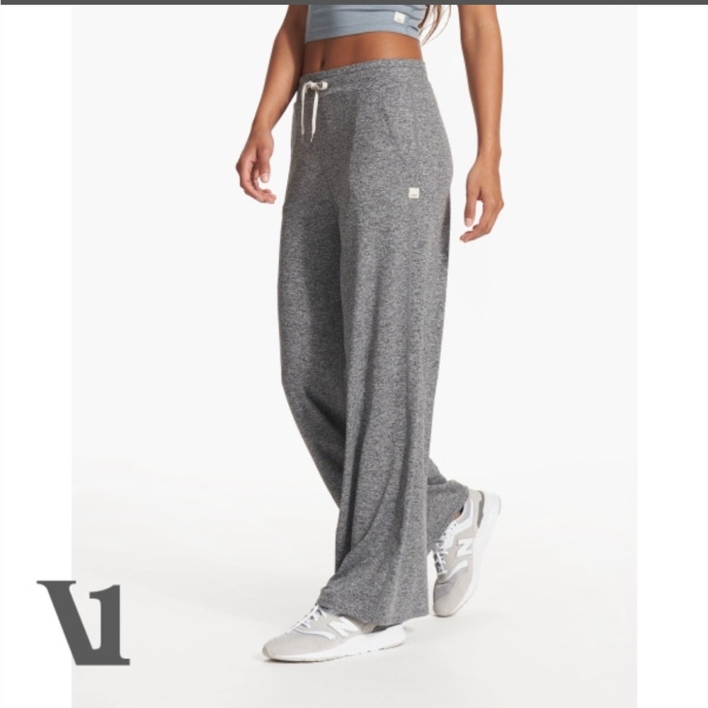 Wide leg halo essential pants.